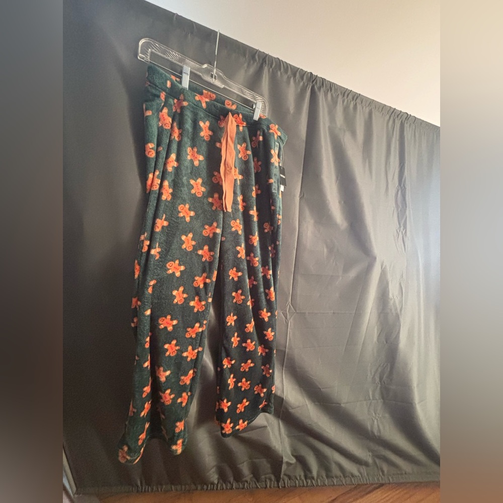New with Tags Gingerbread Holiday PJ Bottoms Size XL So Cute